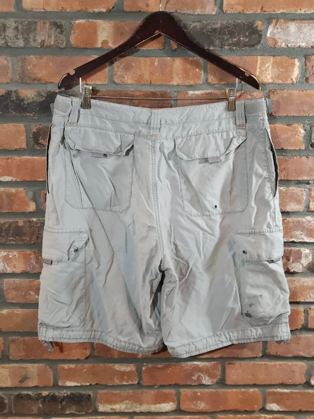 Vintage Old Navy Cargo Shorts in Gray Y2K Gorpcore Utility Casual Summer Men's L